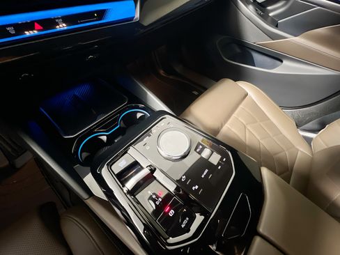 Used 2024 BMW i5 M60 w/ Premium Package image 26