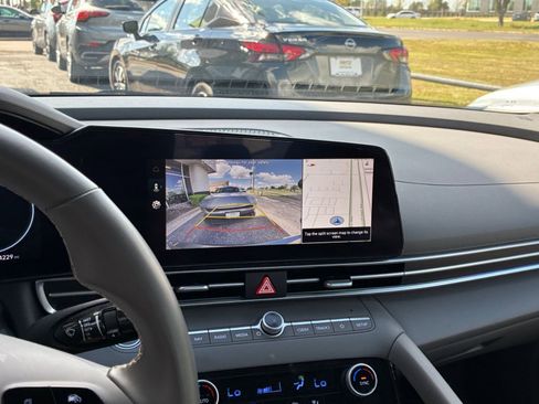 Used 2025 Hyundai Elantra SEL image 23