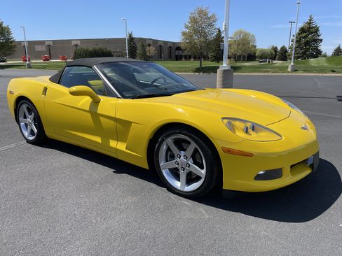 Used 2005 Chevrolet Corvette Convertible w/ Preferred Equipment Group RWD image 7