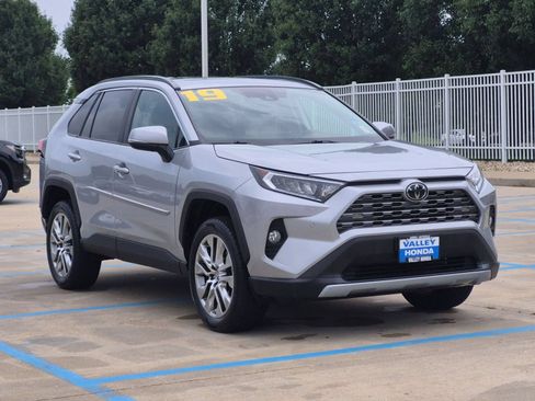 Used 2019 Toyota RAV4 Limited w/ Cold Weather Package AWD/4WD image 4