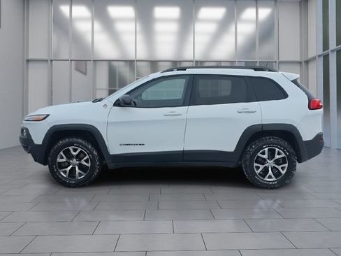 Used 2016 Jeep Cherokee Trailhawk AWD/4WD image 5