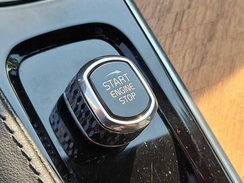 Certified 2024 Volvo XC90 B6 Plus w/ Protection Package Premier image 23