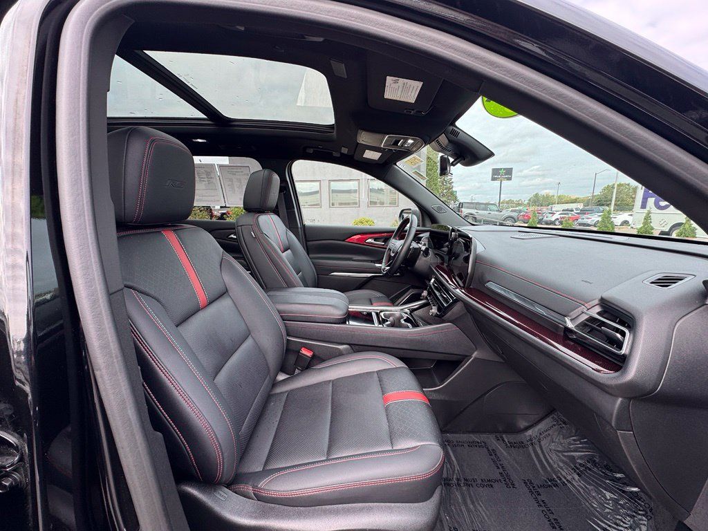 Used 2025 Chevrolet Traverse RS AWD/4WD image 38