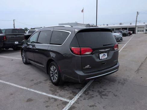 Used 2020 Chrysler Pacifica Limited w/ Advanced Safetytec Group FWD image 6