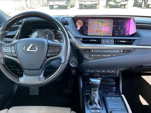 Used 2020 Lexus ES 300h w/ Accessory Package image 16
