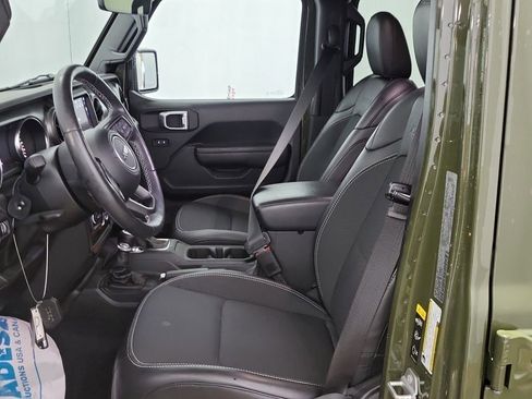 Used 2023 Jeep Gladiator Sport image 4