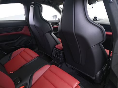 Used 2025 Porsche Taycan Turbo image 18