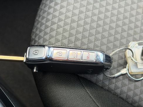 Used 2025 Kia Soul LX w/ LX Technology Package FWD image 17