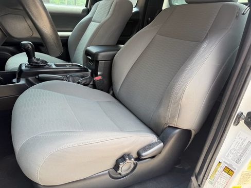 Used 2016 Toyota Tacoma SR RWD image 27
