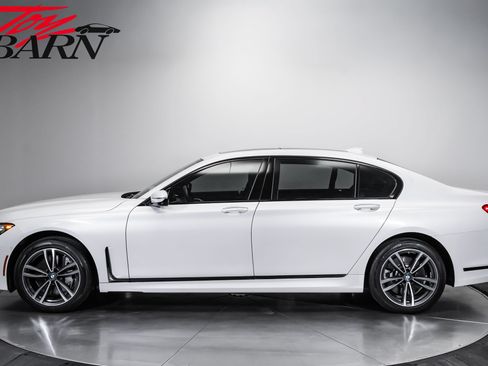 Used 2021 BMW 750i xDrive w/ Executive Package AWD/4WD image 2