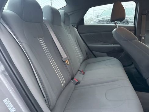 Used 2022 Hyundai Elantra SEL image 15
