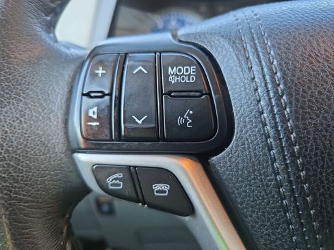 Used 2017 Toyota Sienna XLE image 25