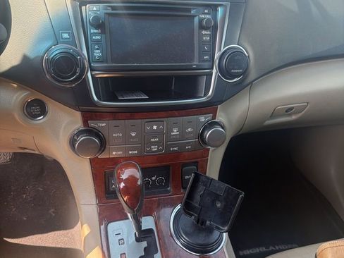Used 2013 Toyota Highlander Limited image 3
