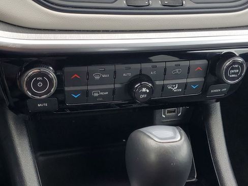 Used 2025 Jeep Compass Limited image 22