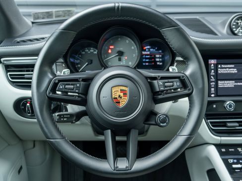 Certified 2022 Porsche Macan S AWD/4WD image 6