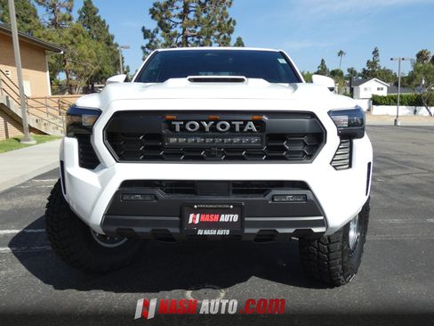 Used 2025 Toyota Tacoma TRD Sport AWD/4WD image 15