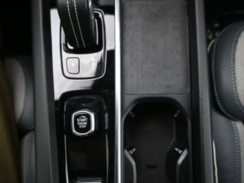 Used 2022 Volvo XC60 B6 R-Design w/ Protection Package Premier image 11