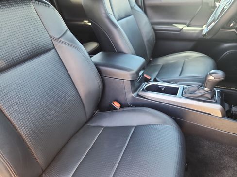 Used 2019 Toyota Tacoma Limited AWD/4WD image 15