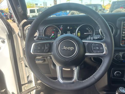 Used 2023 Jeep Wrangler Sahara image 9