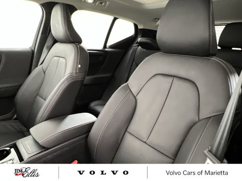 Used 2025 Volvo XC40 B5 Plus image 13
