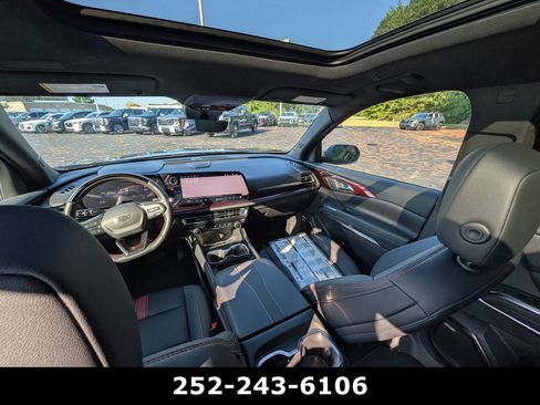 Used 2026 Chevrolet Traverse RS FWD image 15