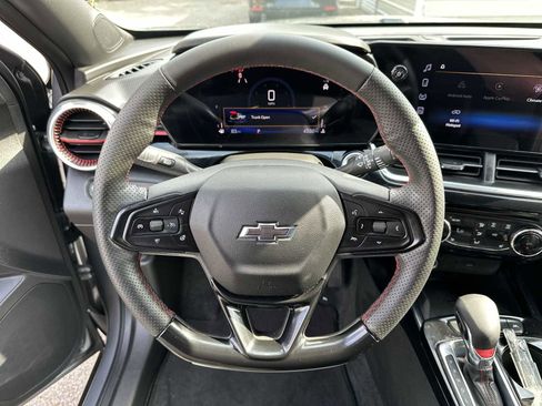 Certified 2025 Chevrolet Trax RS w/ Sunroof Package image 20