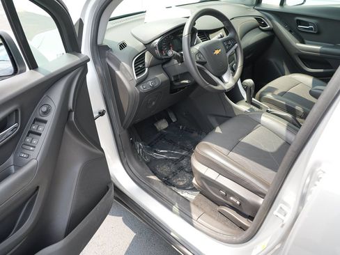 Used 2019 Chevrolet Trax LT w/ LT Convenience Package FWD image 13