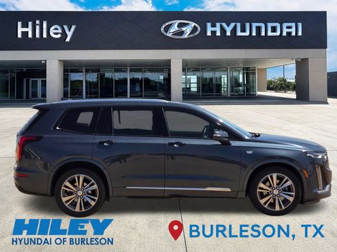 Used 2021 Cadillac XT6 Premium Luxury FWD image 3