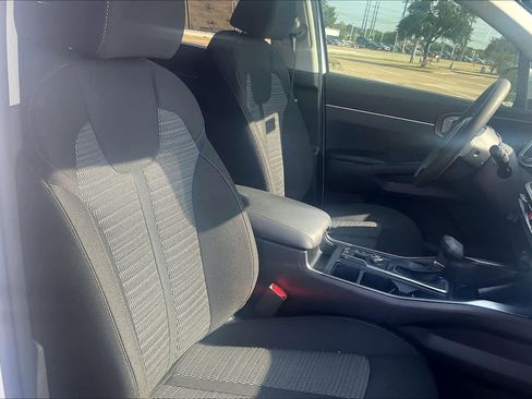 Certified 2025 Kia Sorento LX FWD image 11
