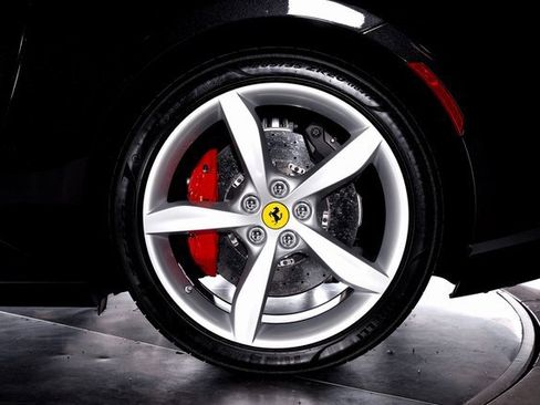 Used 2020 Ferrari Portofino image 19