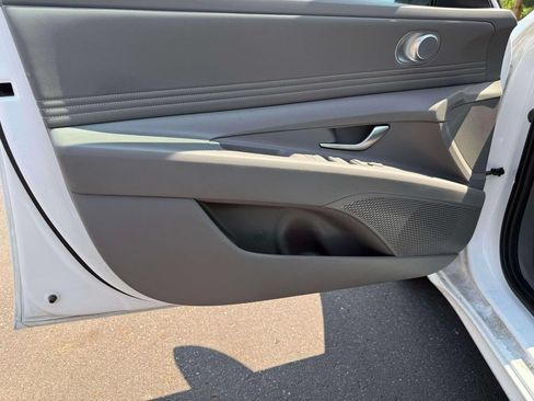 Used 2025 Hyundai Elantra SEL FWD image 14