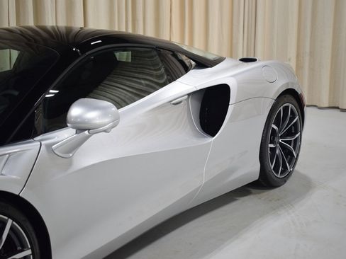 New 2025 McLaren Artura Spider image 2