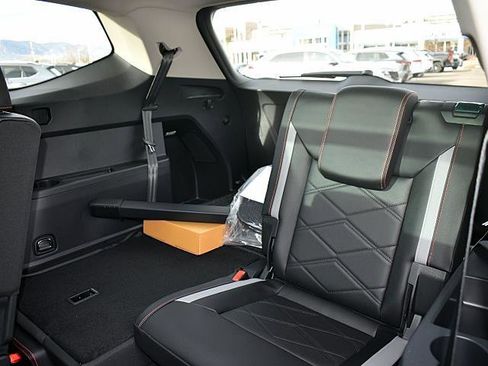 New 2026 Volkswagen Atlas Peak Edition image 9