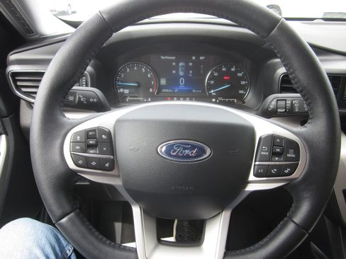 Used 2023 Ford Explorer XLT w/ Equipment Group 202A AWD/4WD image 21