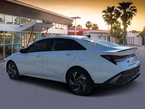 Used 2025 Hyundai Elantra Sport FWD image 5