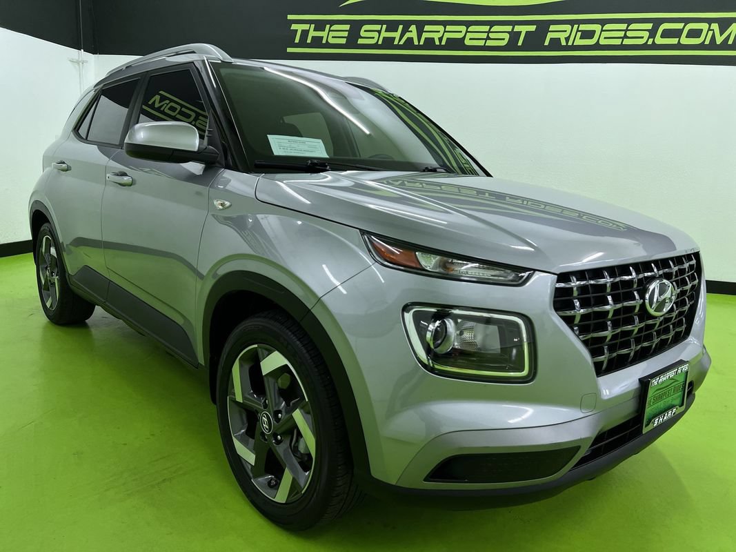 Used 2024 Hyundai Venue SEL FWD image 2