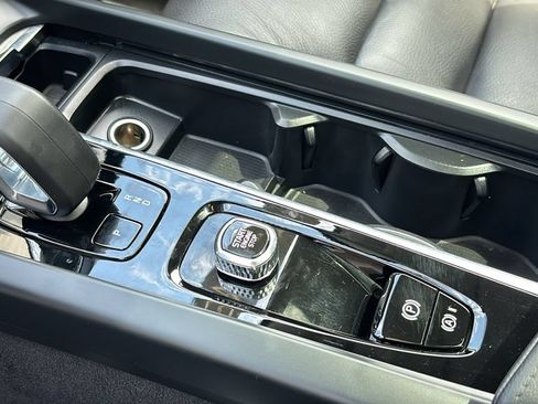 Certified 2025 Volvo XC60 B5 Plus AWD/4WD image 21