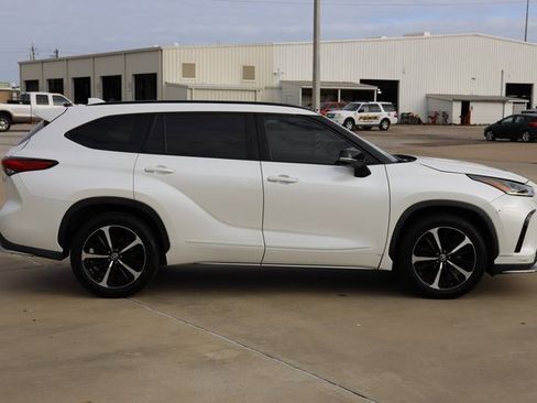 Certified 2021 Toyota Highlander XSE image 4