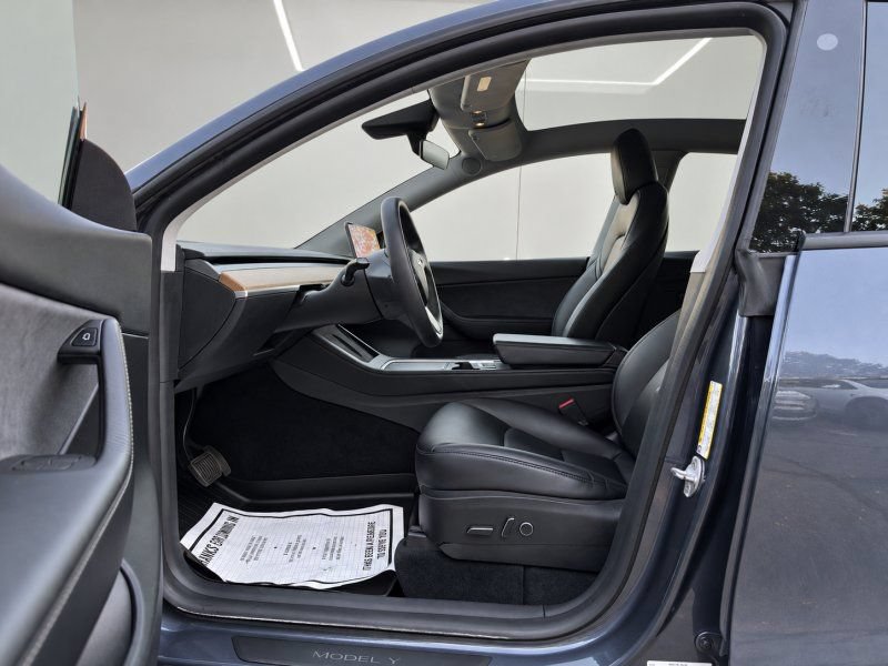Used 2022 Tesla Model Y Long Range AWD/4WD image 9