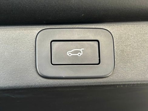 Used 2024 Land Rover Range Rover SE image 23