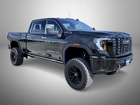 Used 2025 GMC Sierra 2500 Denali Ultimate image 3