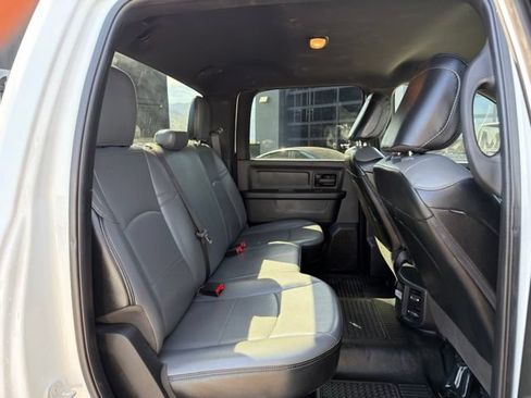 Used 2024 RAM 3500 Tradesman w/ Chrome Appearance Group AWD/4WD image 11