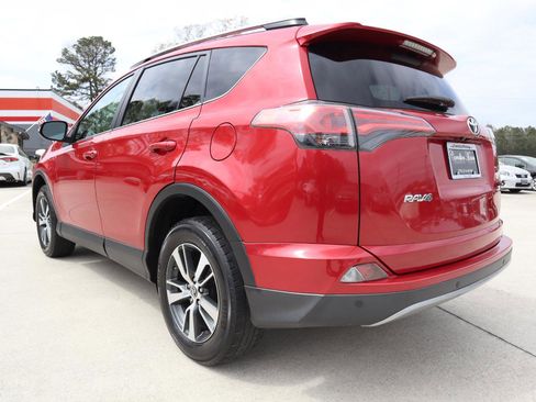 Used 2017 Toyota RAV4 XLE image 4