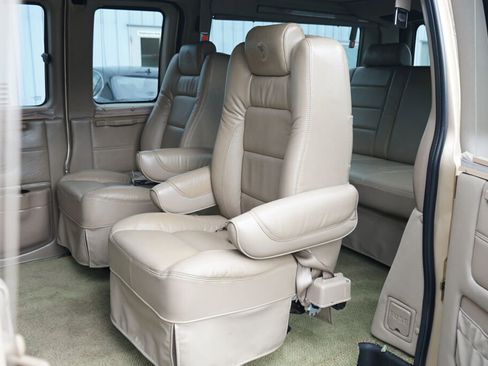 Used 2011 GMC Savana 1500 image 10