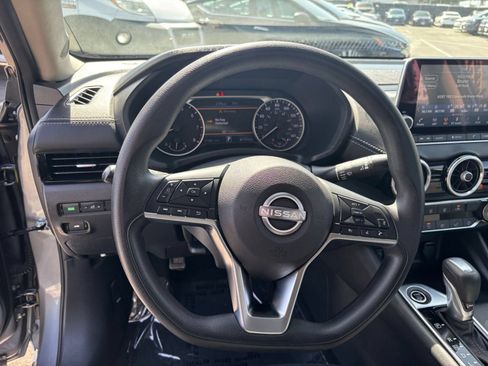 Used 2025 Nissan Sentra SV FWD image 28