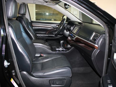 Used 2015 Toyota Highlander Limited Platinum FWD image 31
