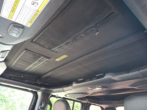 Used 2018 Jeep Wrangler Unlimited Sahara AWD/4WD image 12