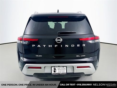 Certified 2025 Nissan Pathfinder SL image 6