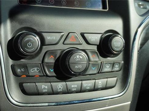 Certified 2021 Jeep Grand Cherokee Laredo image 25