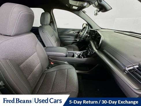 Used 2025 Chevrolet Traverse LT FWD image 29
